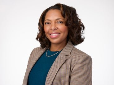 A headshot of Lynell Davis.