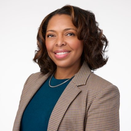 A headshot of Lynell Davis.